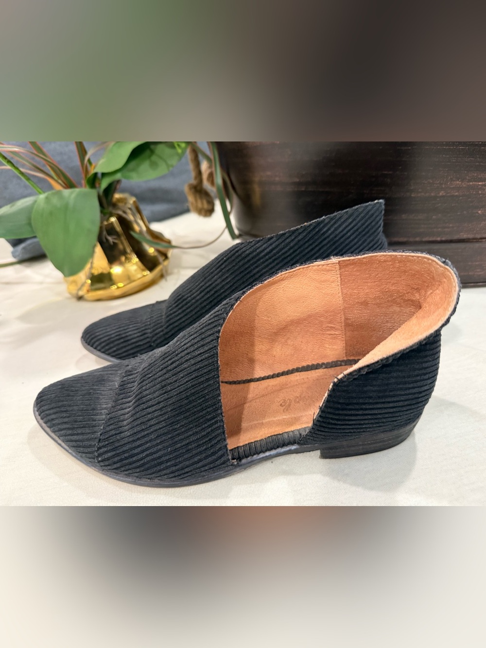 Free People Corduroy Royale Flats in Black, sz 7.5